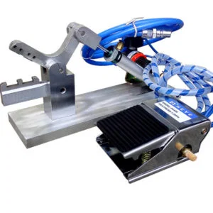 Umístěte vnitřní vodič na plastový držák drátěných drápů