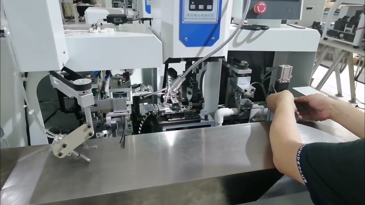 Parallel Wire Splitting Stripping Crimping Inserting into Housing
