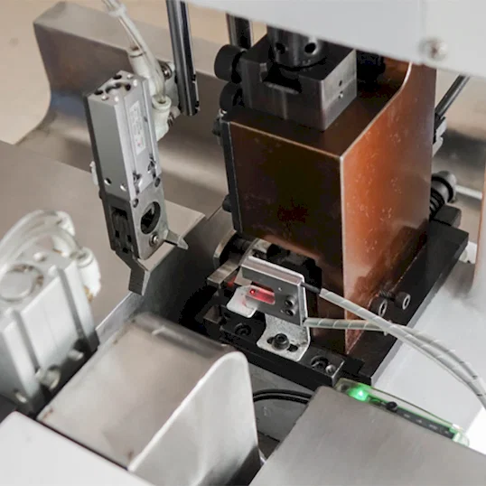 Automatické odizolování, krimpování a skávání kabelů Thumb